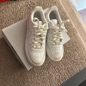 Nike Air Force 1 Box in Gray and White